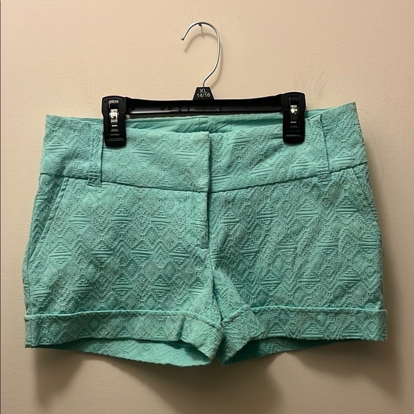 Maurices Pants - Maurice’s Women's Textured Aqua chino Shorts size 1/2